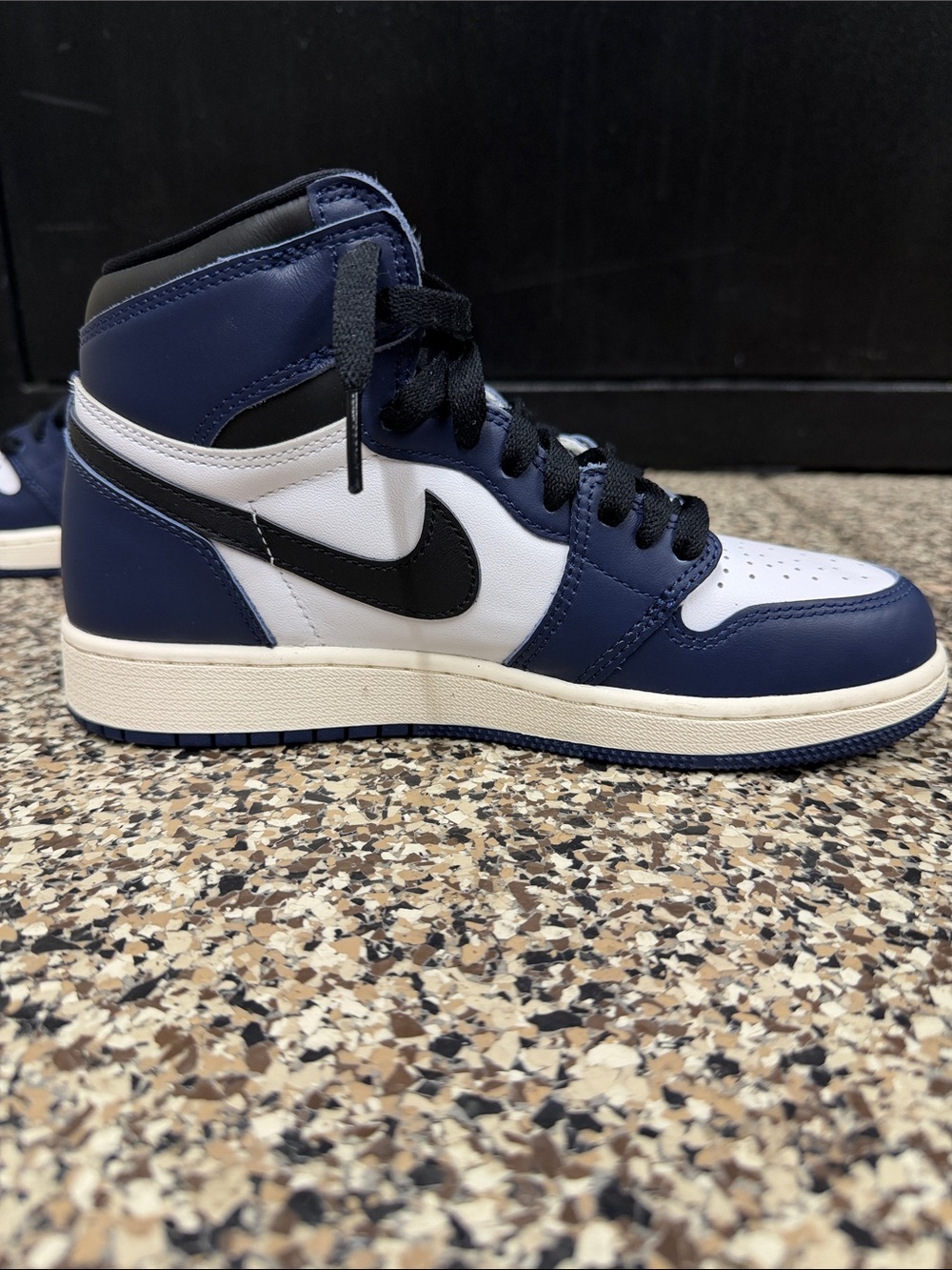 Nike Kids Air Jordan 1 Mid - Navy, White & Black  Brand New! - Picture 3 of 9